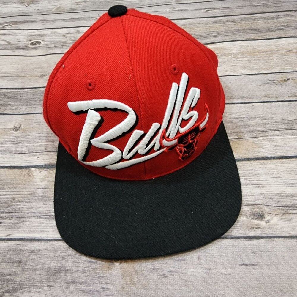 Mitchell & Ness Chicago Bulls heavily embroidered wool blend snap back hat‎